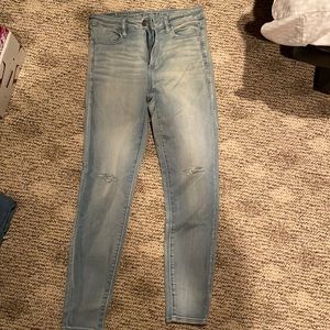 American eagle light wash blue jeans